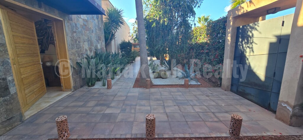 Magnificent single-storey villa, located less than 10 minutes from Marrakech, in a private residence