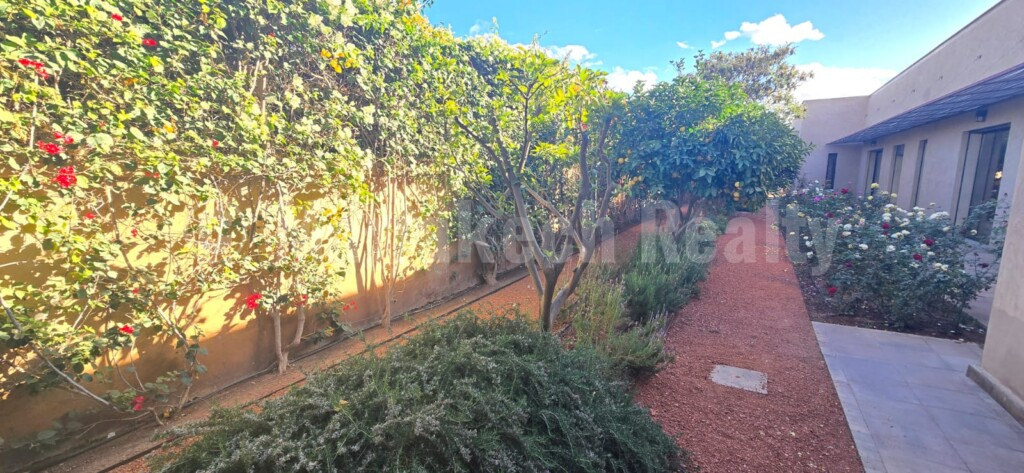 Magnificent single-storey villa, located less than 10 minutes from Marrakech, in a private residence