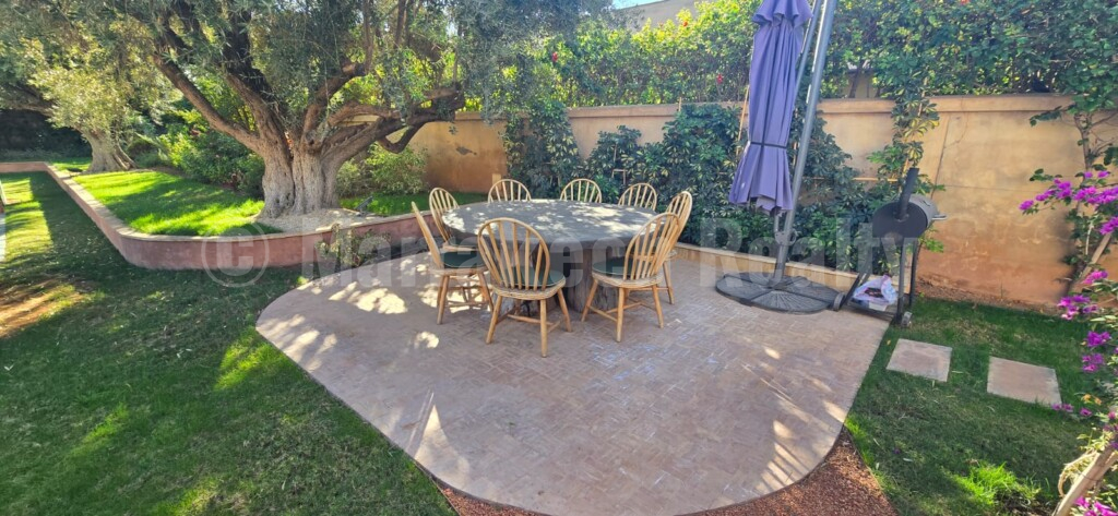 Magnificent single-storey villa, located less than 10 minutes from Marrakech, in a private residence
