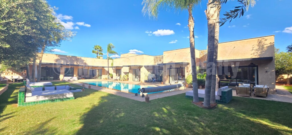 Magnificent single-storey villa, located less than 10 minutes from Marrakech, in a private residence