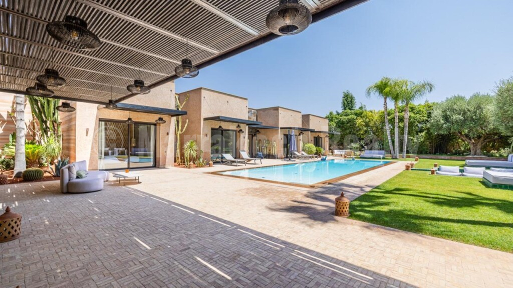 Magnificent single-storey villa, located less than 10 minutes from Marrakech, in a private residence