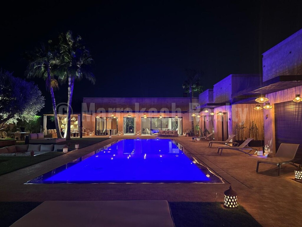 Magnificent single-storey villa, located less than 10 minutes from Marrakech, in a private residence