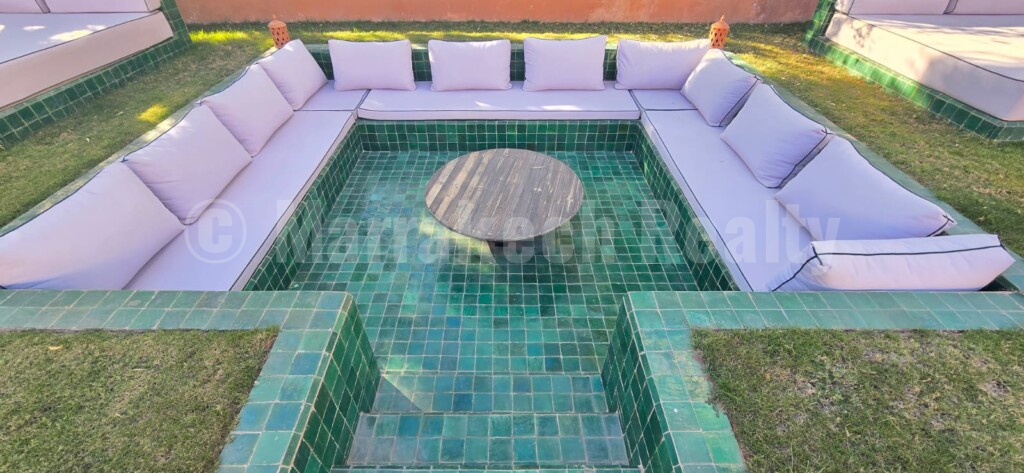 Magnificent single-storey villa, located less than 10 minutes from Marrakech, in a private residence