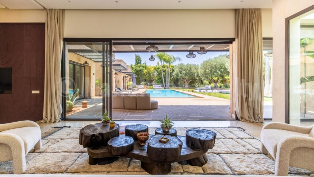 Magnificent single-storey villa, located less than 10 minutes from Marrakech, in a private residence
