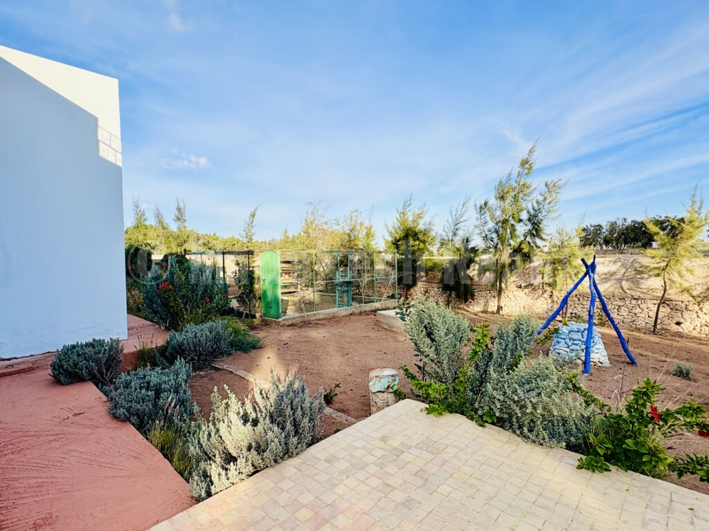 Villa fonctionnelle de 4 chambres avec sa piscine et son jardin de 2400 m2