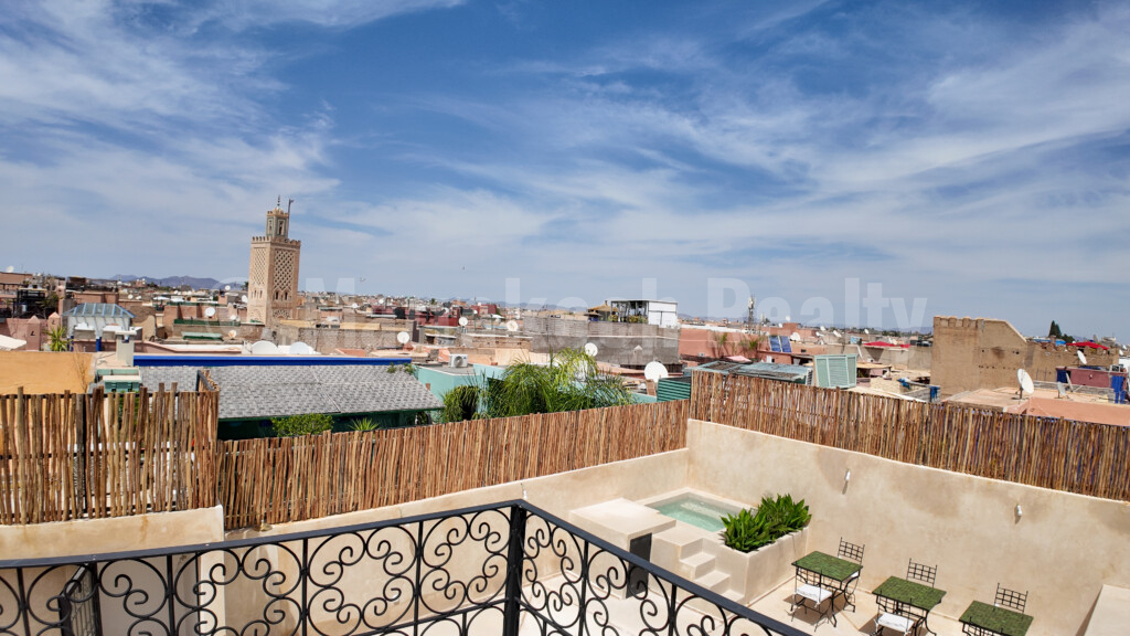 Riad with two swimming pools – 5 bedrooms – Guesthouse title and classification in progress