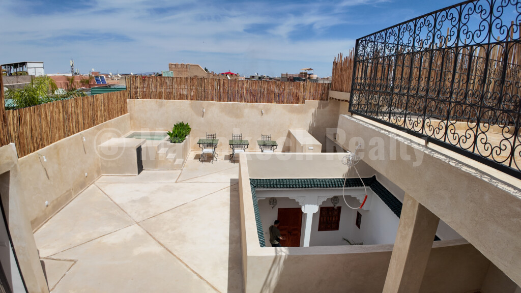 Riad with two swimming pools – 5 bedrooms – Guesthouse title and classification in progress
