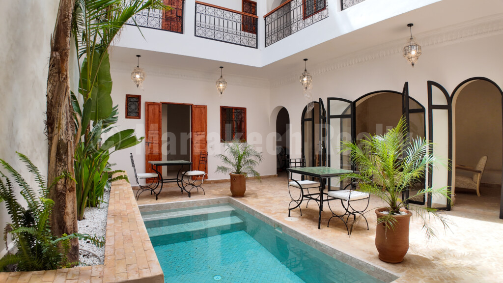 Riad with two swimming pools – 5 bedrooms – Guesthouse title and classification in progress