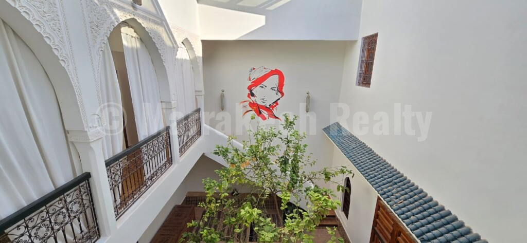 For sale, three-bedroom riad villa in a palm grove in a secure residence