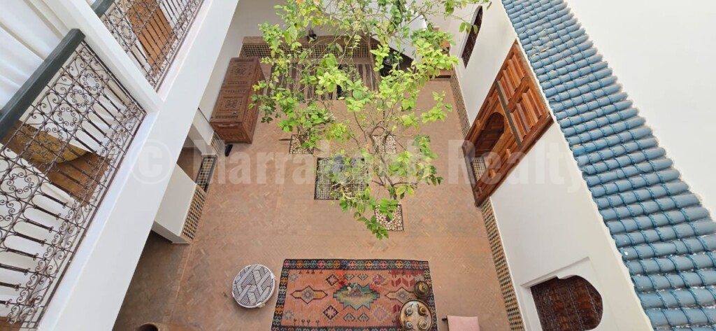 For sale, three-bedroom riad villa in a palm grove in a secure residence