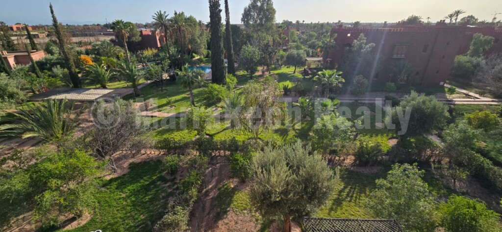 For sale, three-bedroom riad villa in a palm grove in a secure residence