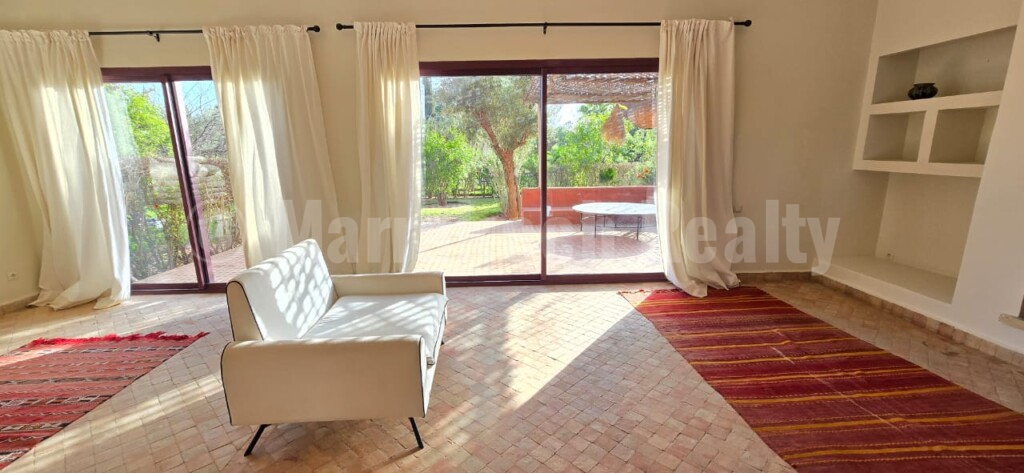 For sale, three-bedroom riad villa in a palm grove in a secure residence