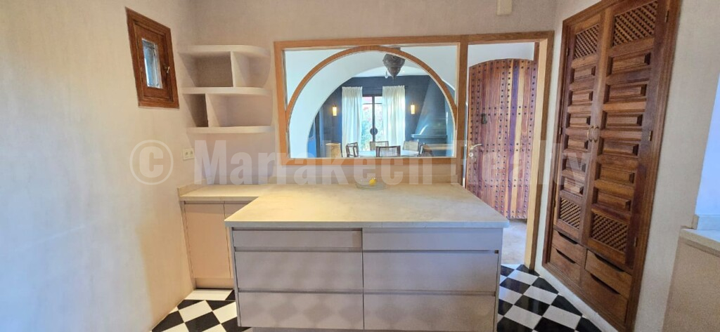 For sale, three-bedroom riad villa in a palm grove in a secure residence