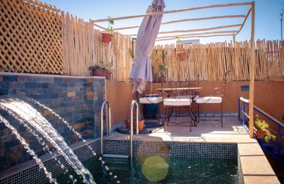 Riad with 4 bedrooms, swimming pool and car access