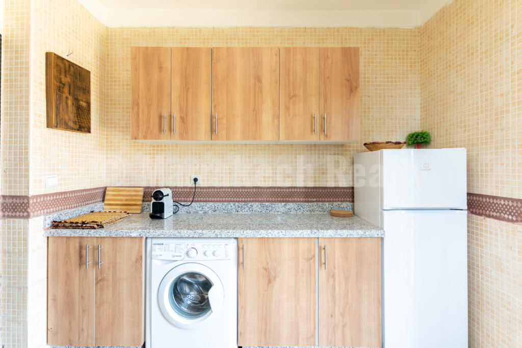 Villa meublée ou vide, 3 chambres, 2 salles de bain, piscine, jardin, panneaux solaires, située dans une résidence calme