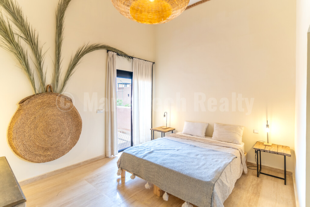 Villa meublée ou vide, 3 chambres, 2 salles de bain, piscine, jardin, panneaux solaires, située dans une résidence calme