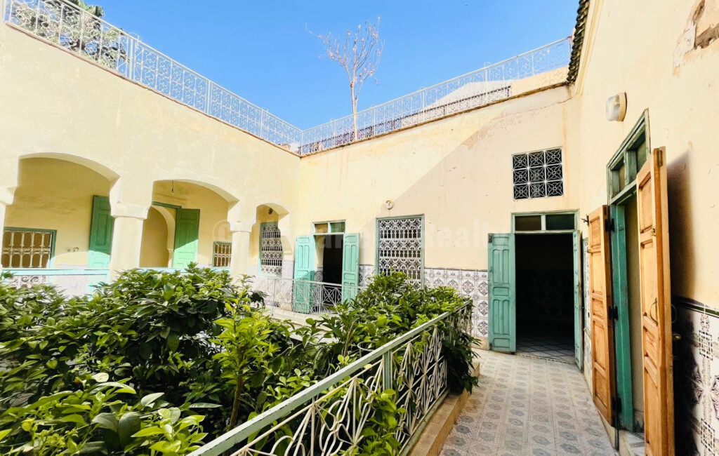 Sublime riad a rénover TITRÉ avec super emplacement