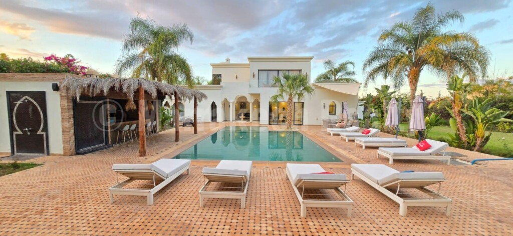 Magnifique villa de luxe, située en Palmeraie dans une une résidence sécurisée.