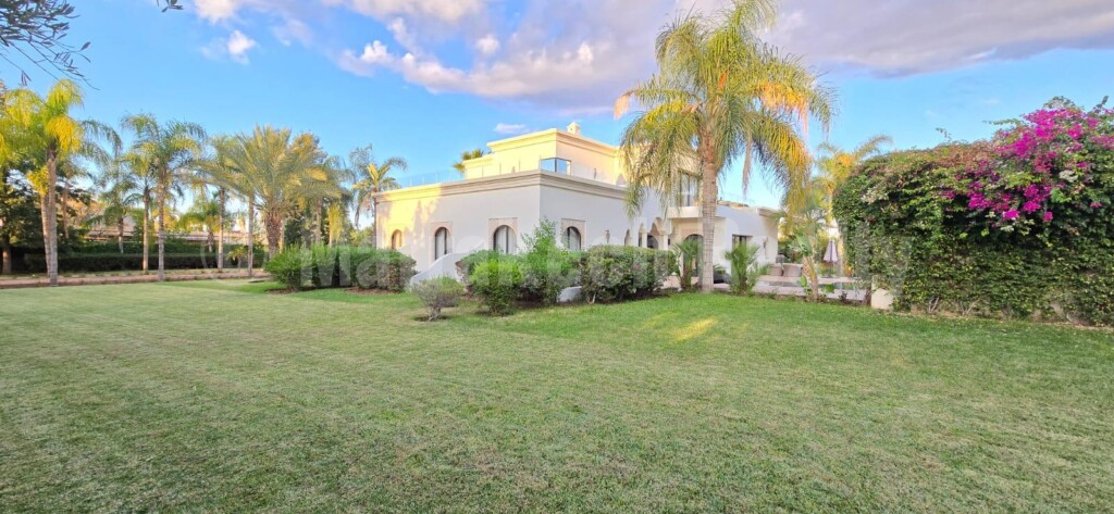 Magnificent luxury villa, located in Palmeraie in a secure residence.