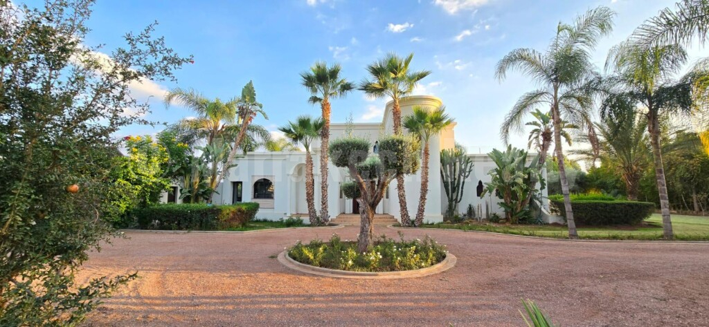 Magnificent luxury villa, located in Palmeraie in a secure residence.