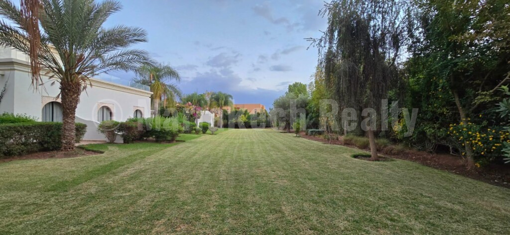 Magnificent luxury villa, located in Palmeraie in a secure residence.