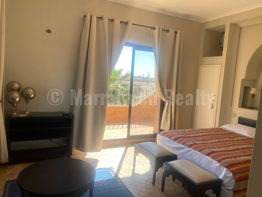 A saisir, villa de 3 chambres , grand jardin et piscine dans résidence sécurisée