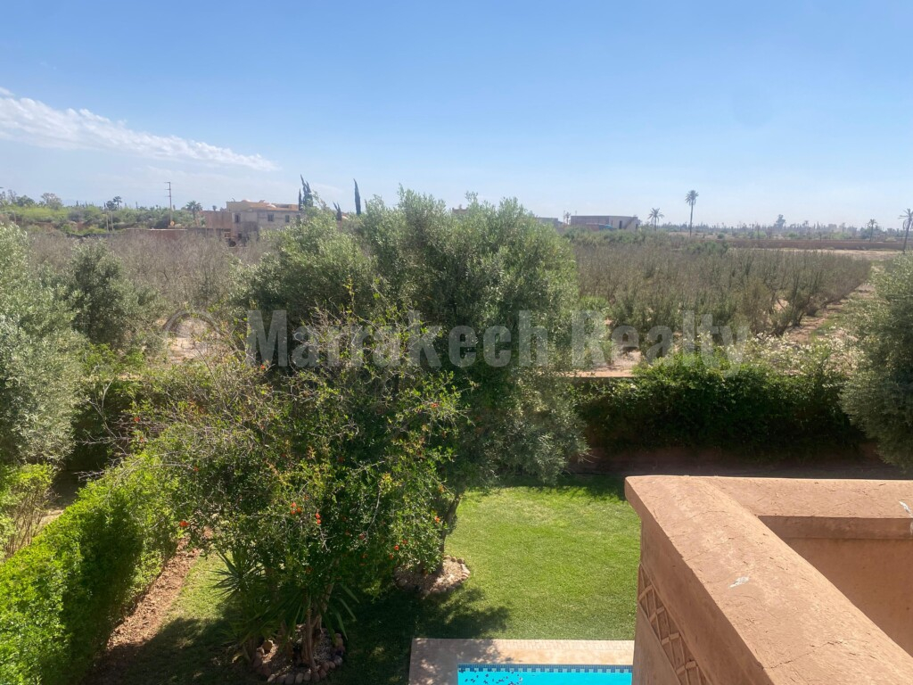 A saisir, villa de 3 chambres , grand jardin et piscine dans résidence sécurisée