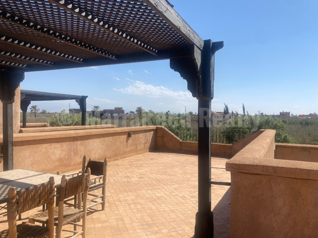 A saisir, villa de 3 chambres , grand jardin et piscine dans résidence sécurisée