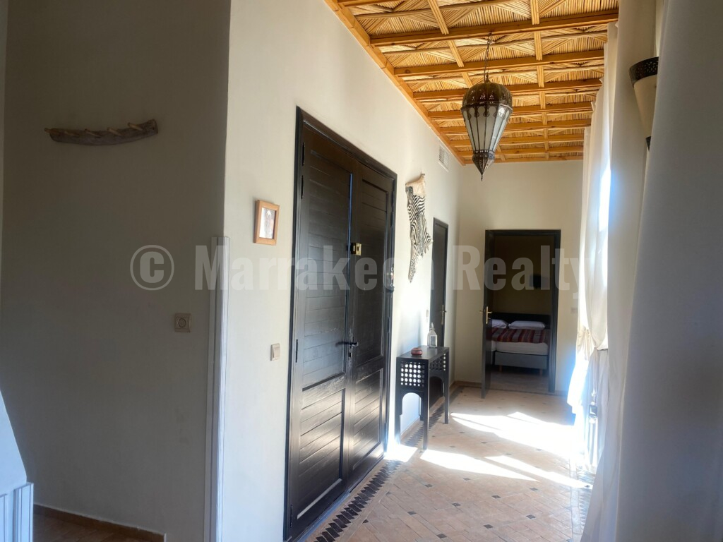 A saisir, villa de 3 chambres , grand jardin et piscine dans résidence sécurisée