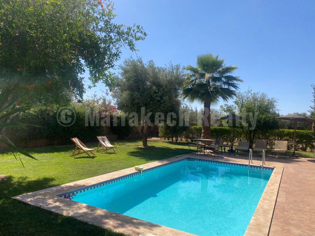 A saisir, villa de 3 chambres , grand jardin et piscine dans résidence sécurisée