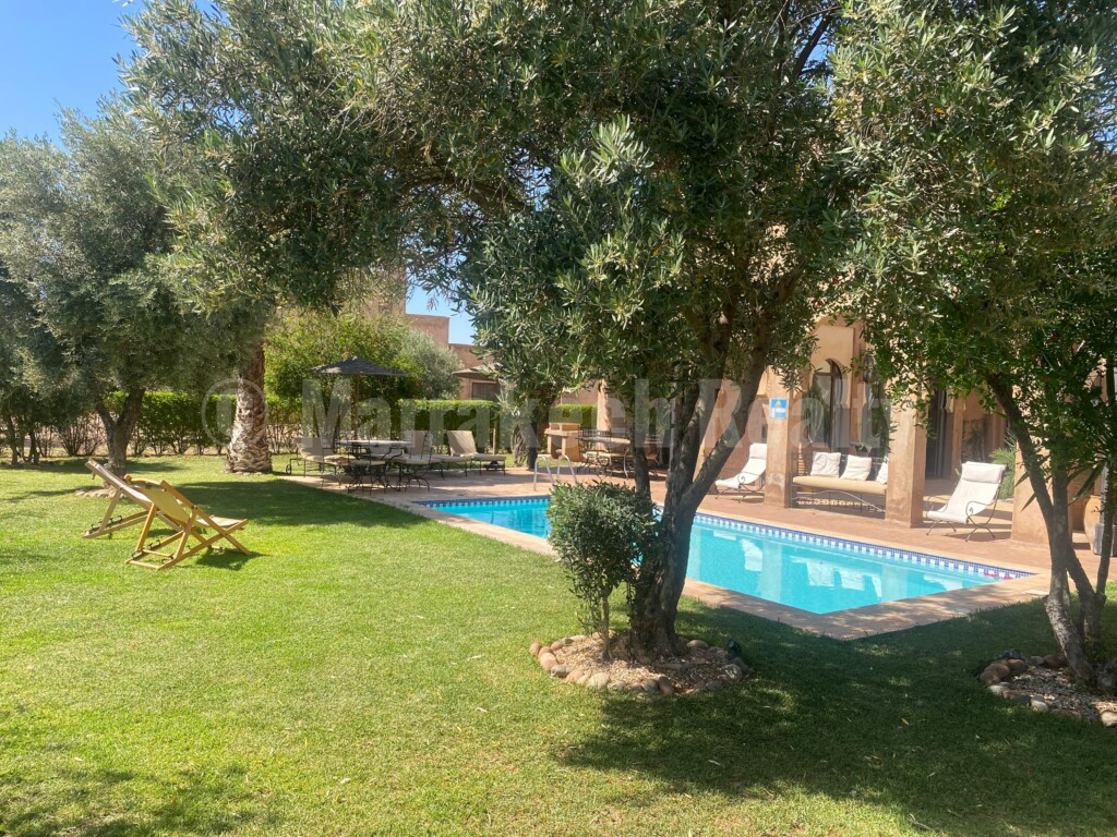 A saisir, villa de 3 chambres , grand jardin et piscine dans résidence sécurisée