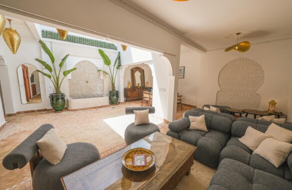 Renovated three-bedroom riad with view and terrace plunge pool