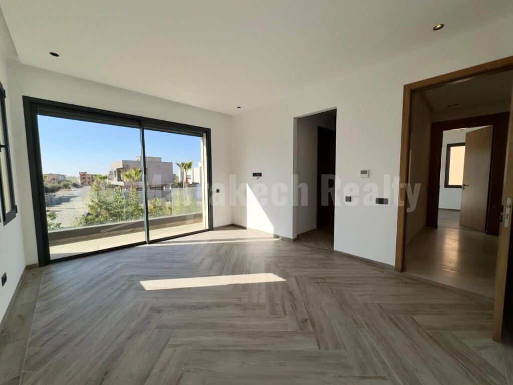 4-bedroom 4-sided villa for sale near Marrakech