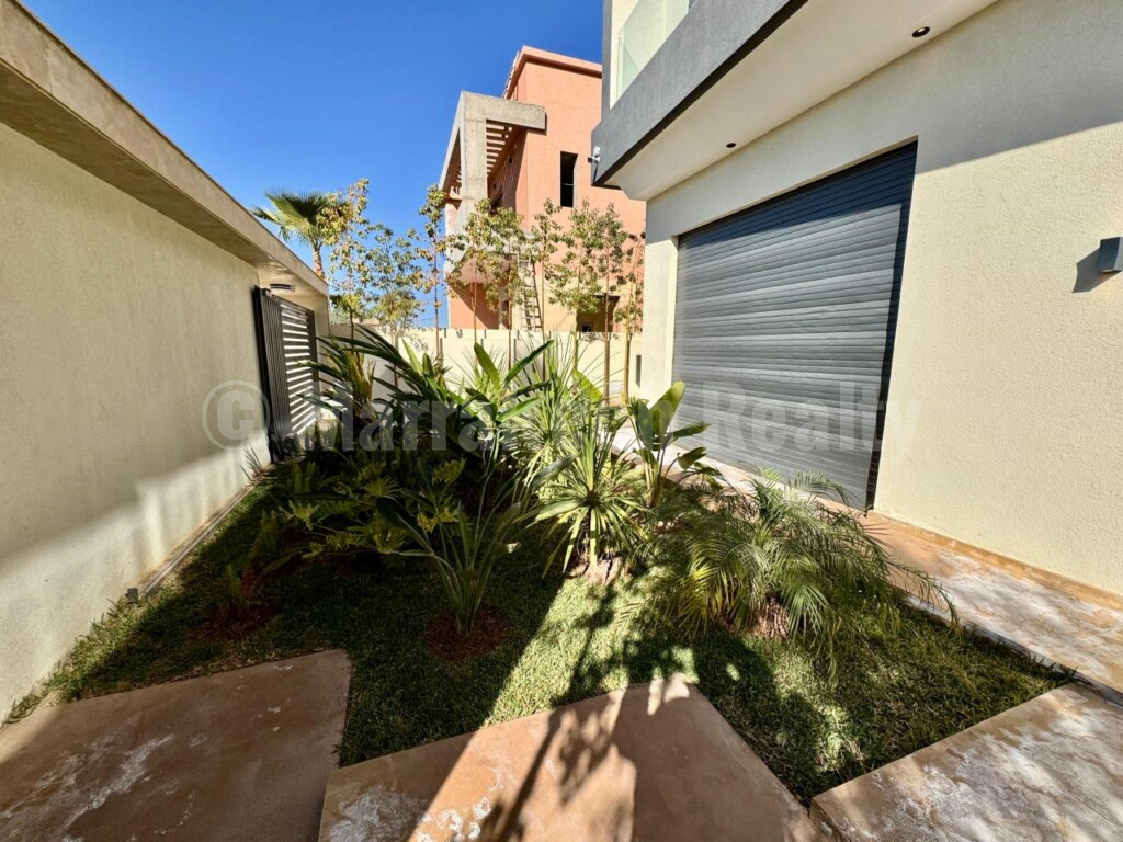 4-bedroom 4-sided villa for sale near Marrakech