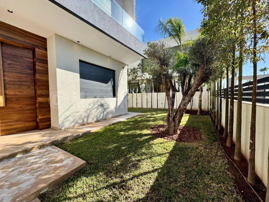 4-bedroom 4-sided villa for sale near Marrakech