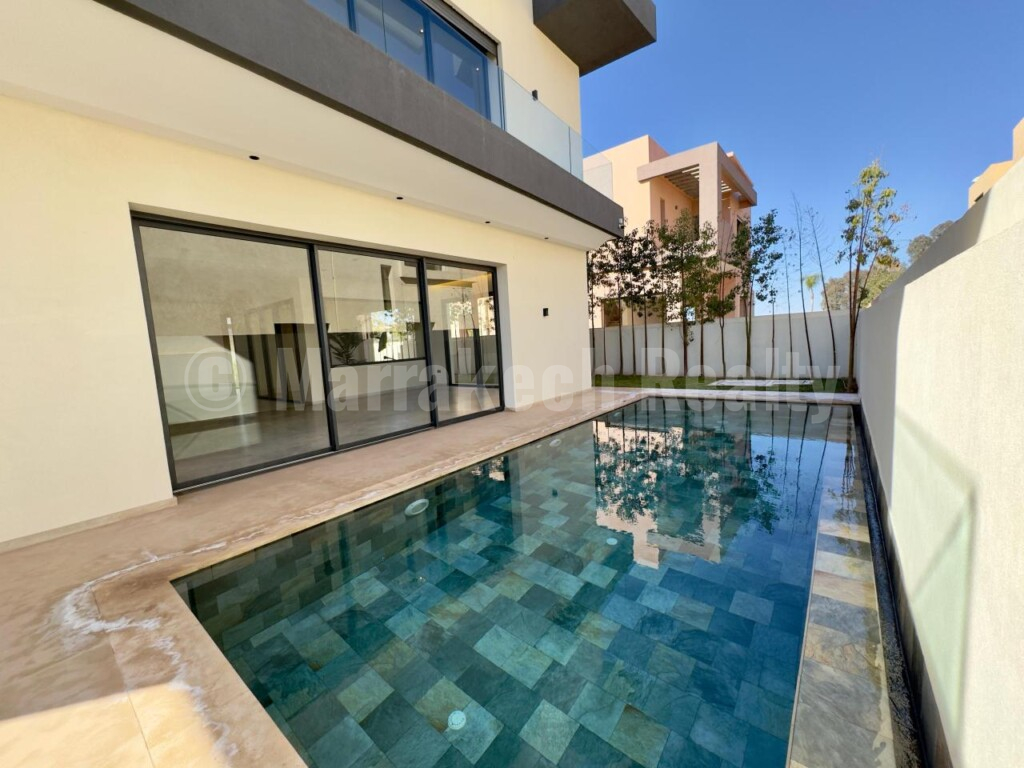 4-bedroom 4-sided villa for sale near Marrakech