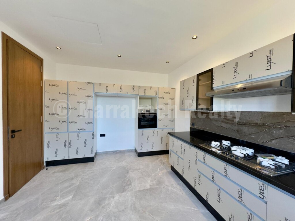 4-bedroom 4-sided villa for sale near Marrakech