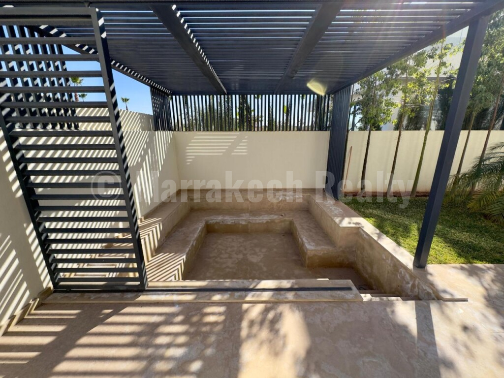 4-bedroom 4-sided villa for sale near Marrakech