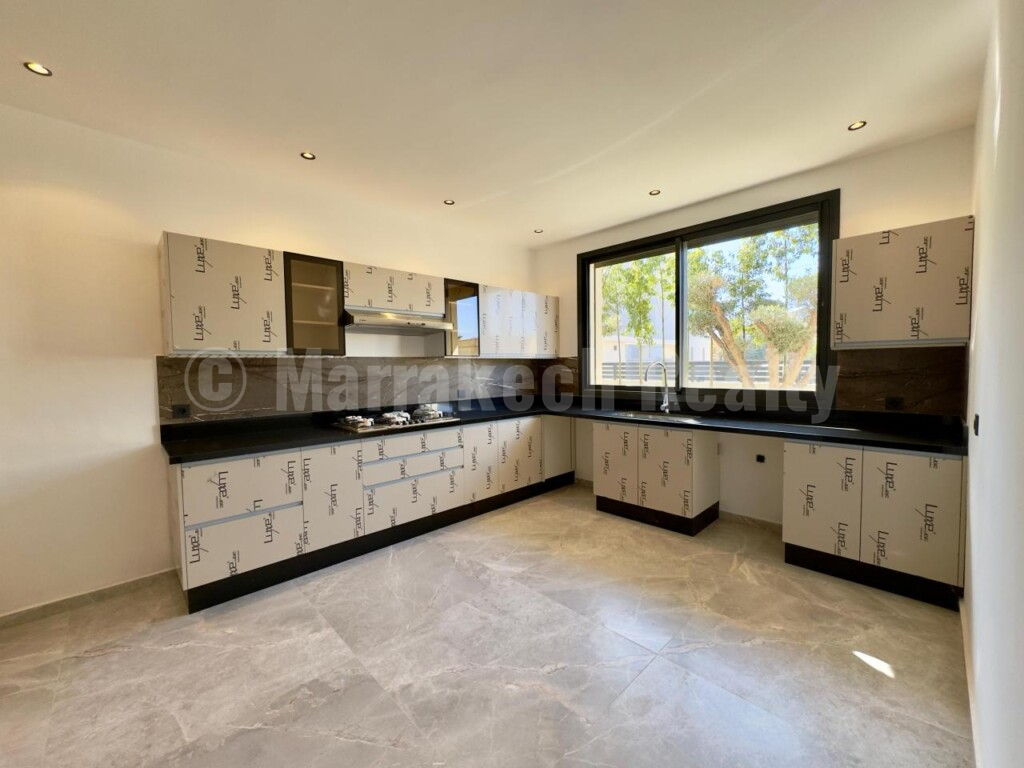 4-bedroom 4-sided villa for sale near Marrakech