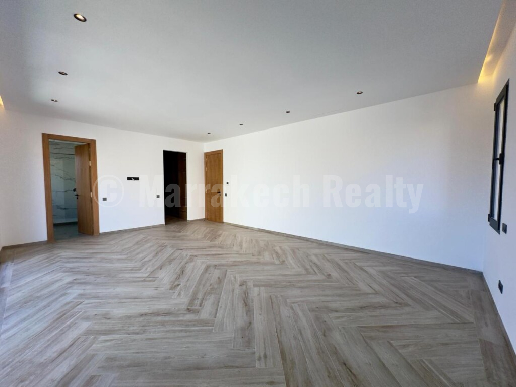 4-bedroom 4-sided villa for sale near Marrakech