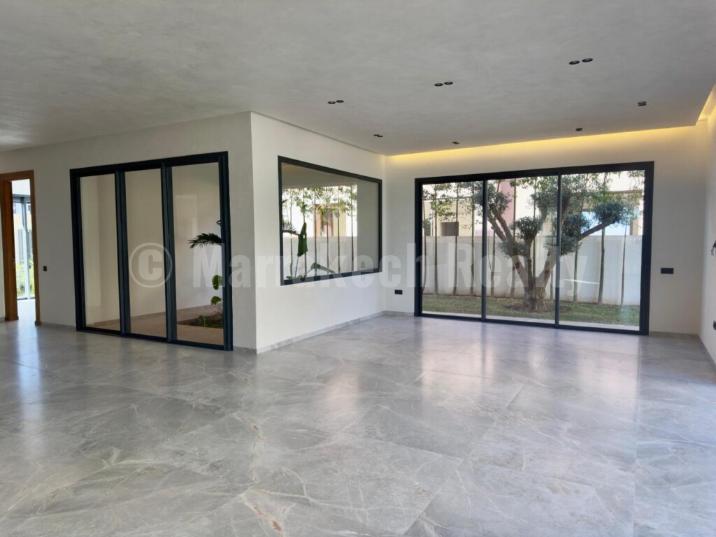 4-bedroom 4-sided villa for sale near Marrakech