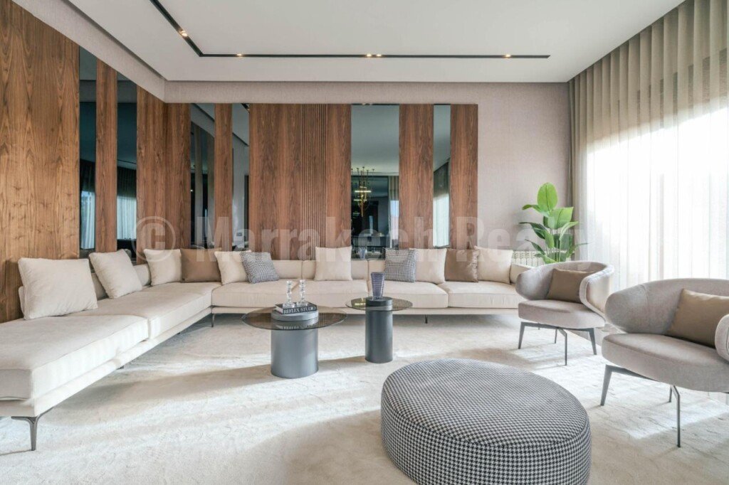 Exceptional Luxury Villa in a new program close to the city