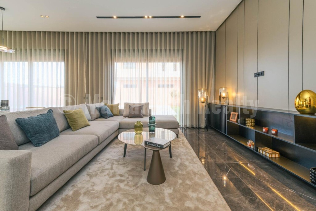 Exceptional Luxury Villa in a new program close to the city