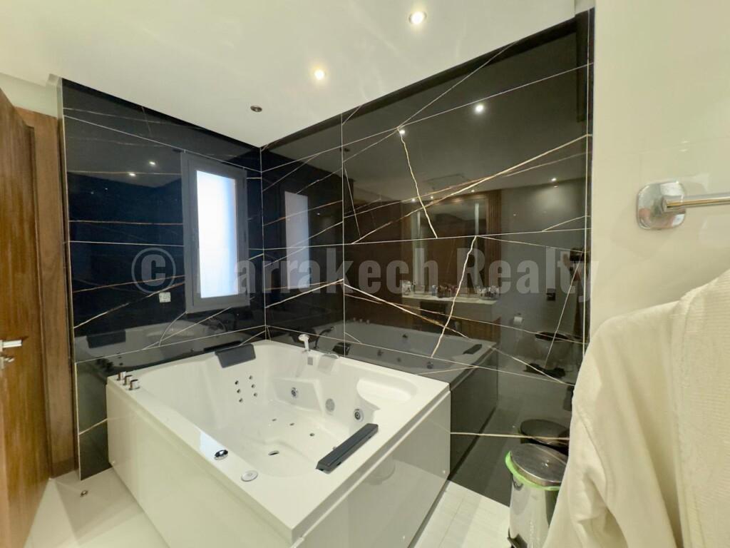 Modern 4 bedroom villa for sale in Targa