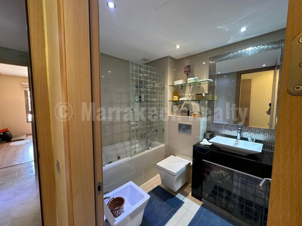 Appartement de trois pièces en rez-de jardin dans une résidence fermée