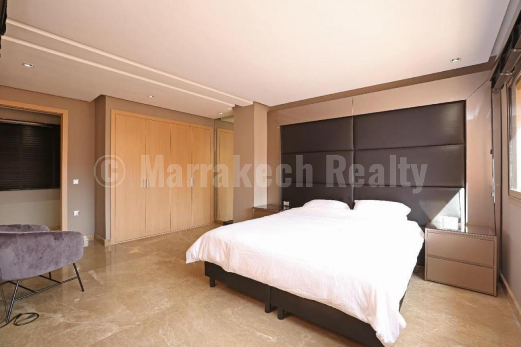 Luxurious contemporary apartment for sale