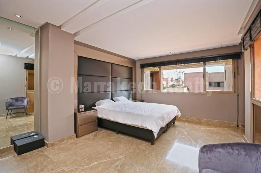 Luxurious contemporary apartment for sale