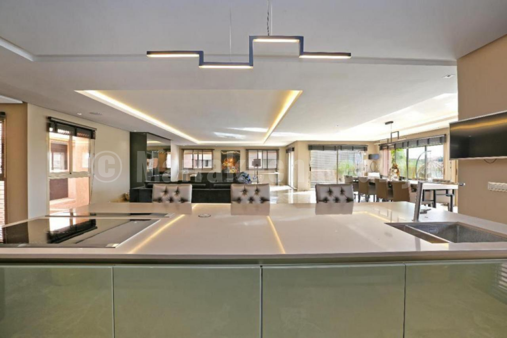 Luxurious contemporary apartment for sale