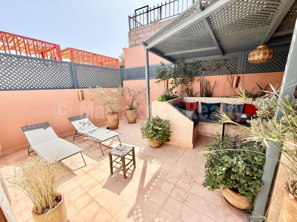 Renovated 4-bedroom riad with excellent access