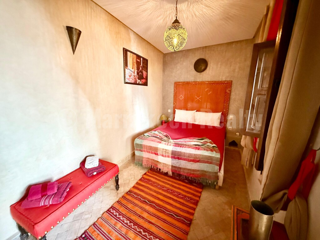 Renovated 4-bedroom riad with excellent access